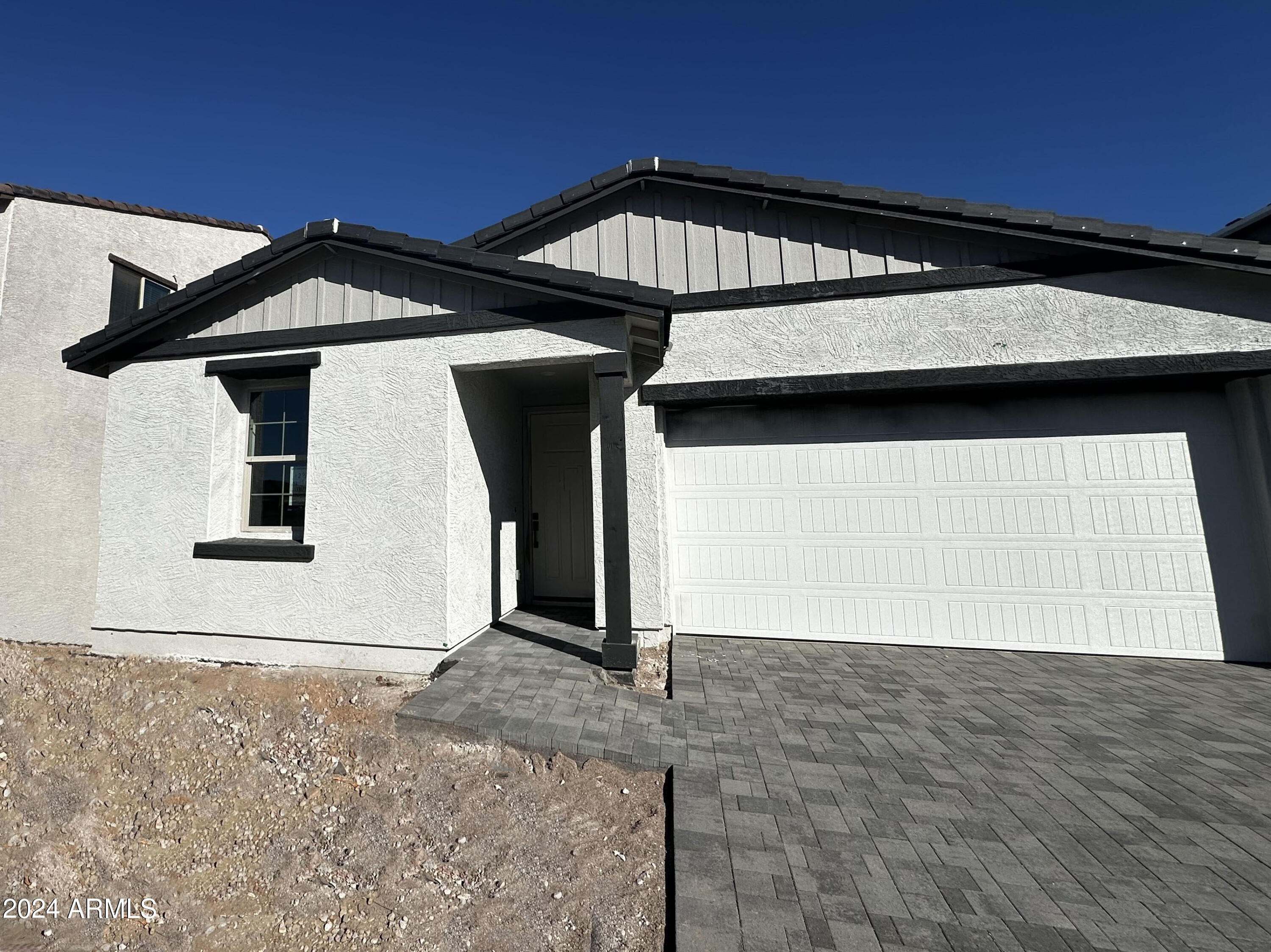 4841 S CARVER Avenue