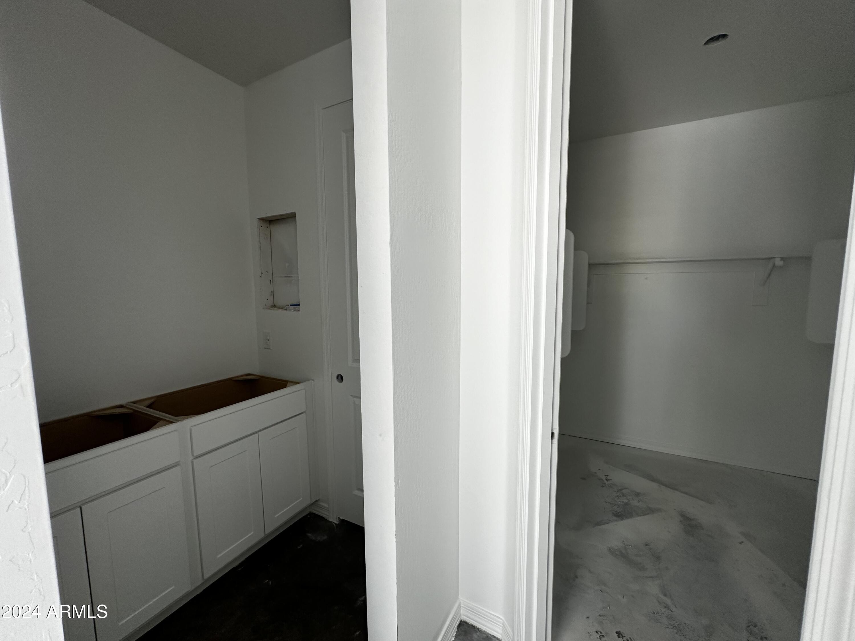 4841 S CARVER Avenue