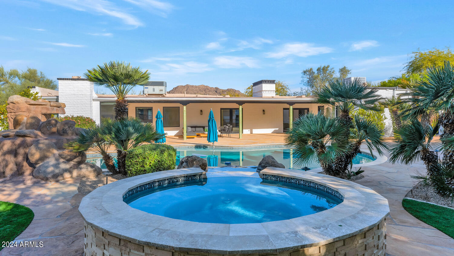 5409 E MCDONALD Drive