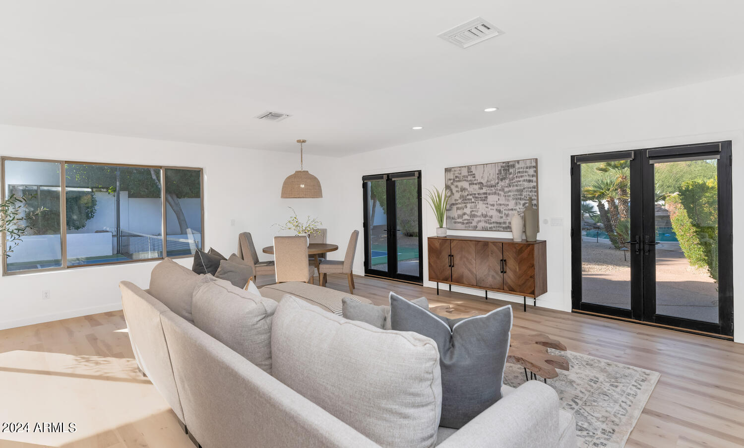 5409 E MCDONALD Drive