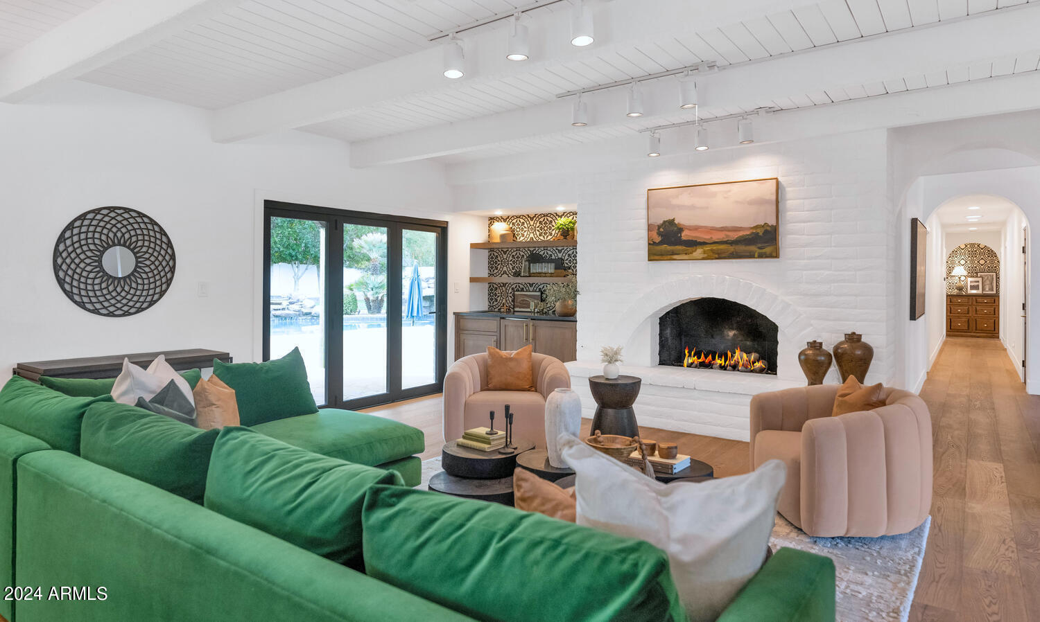 5409 E MCDONALD Drive