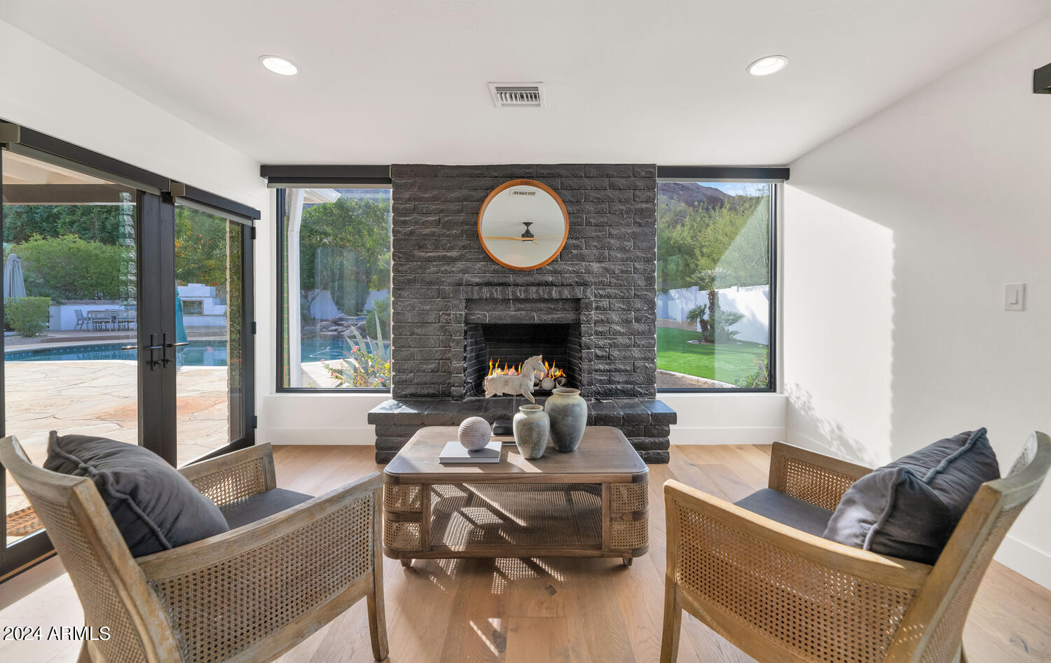 5409 E MCDONALD Drive