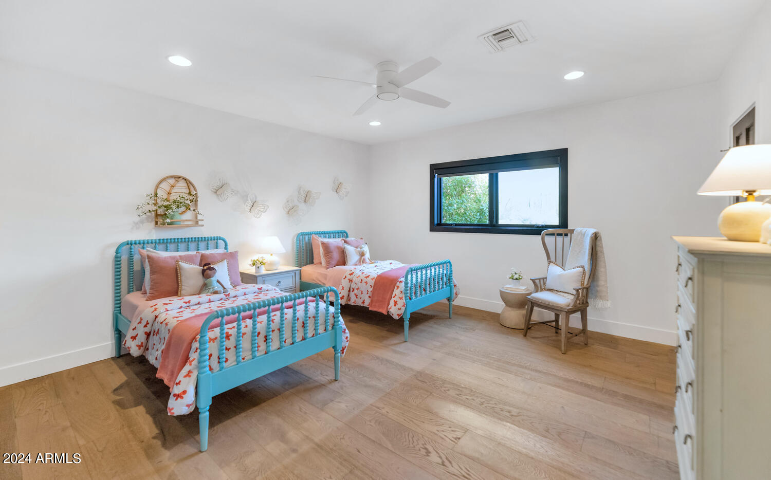 5409 E MCDONALD Drive