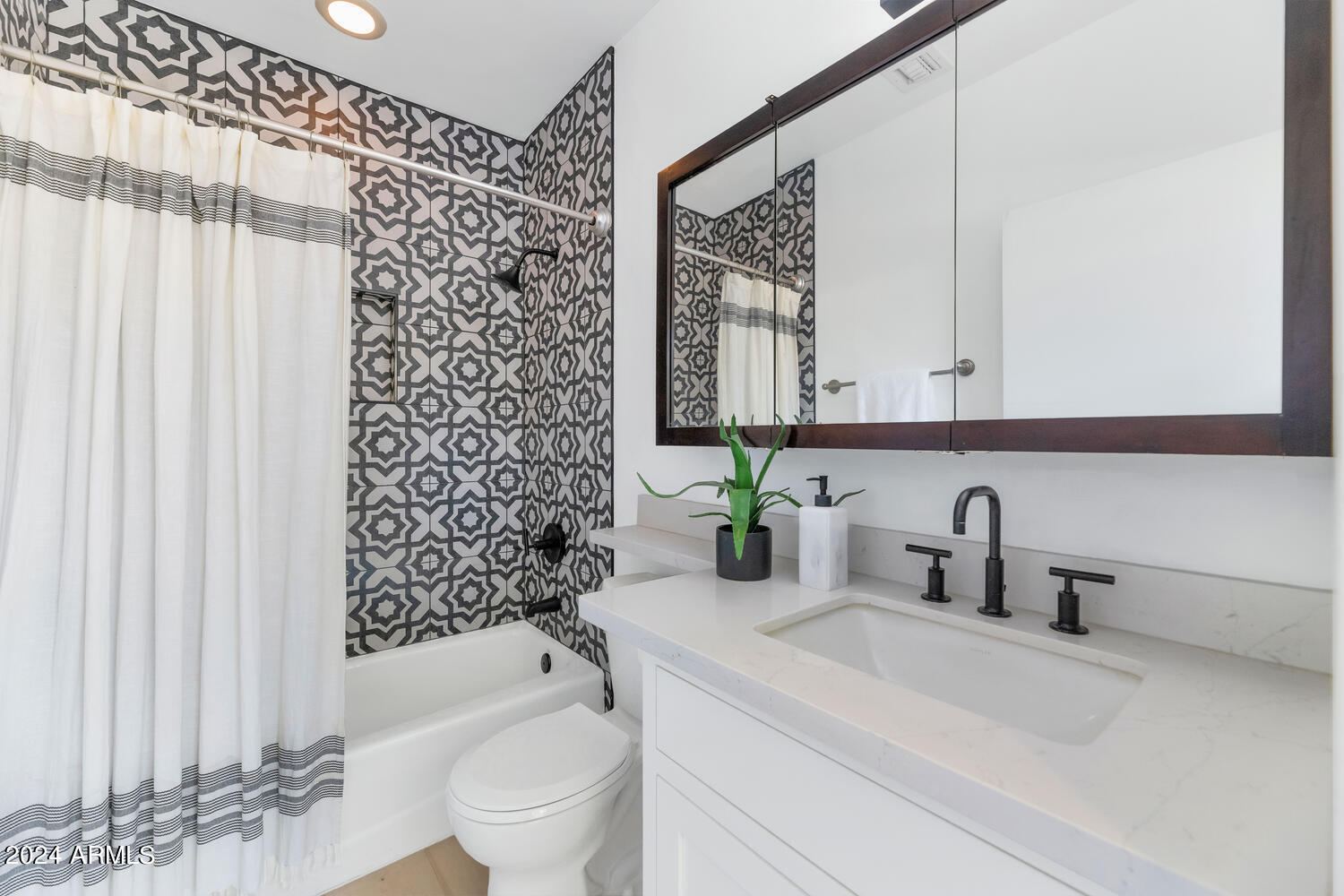 5409 E MCDONALD Drive