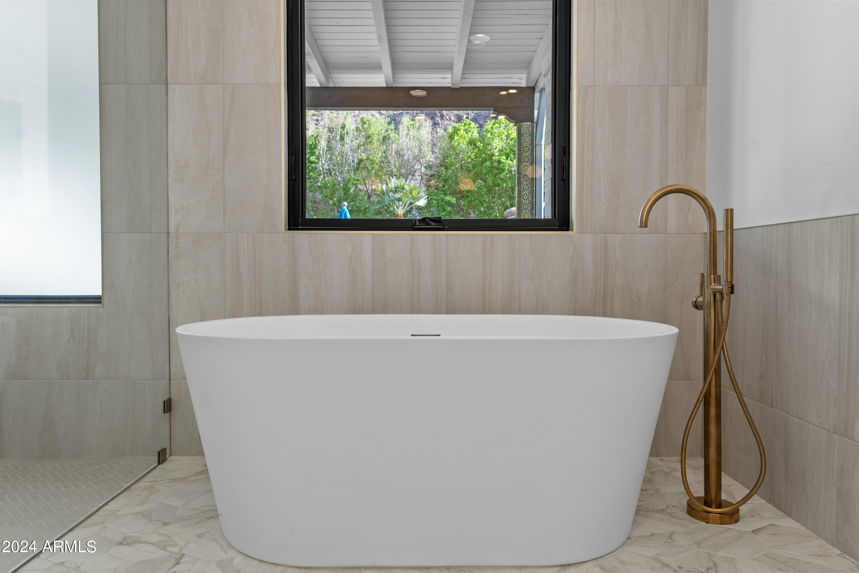 5409 E MCDONALD Drive