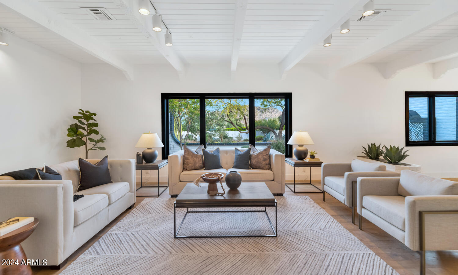 5409 E MCDONALD Drive