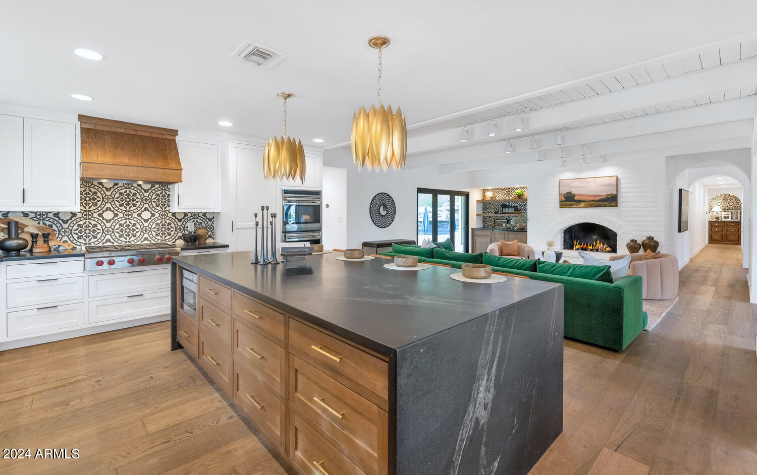 5409 E MCDONALD Drive