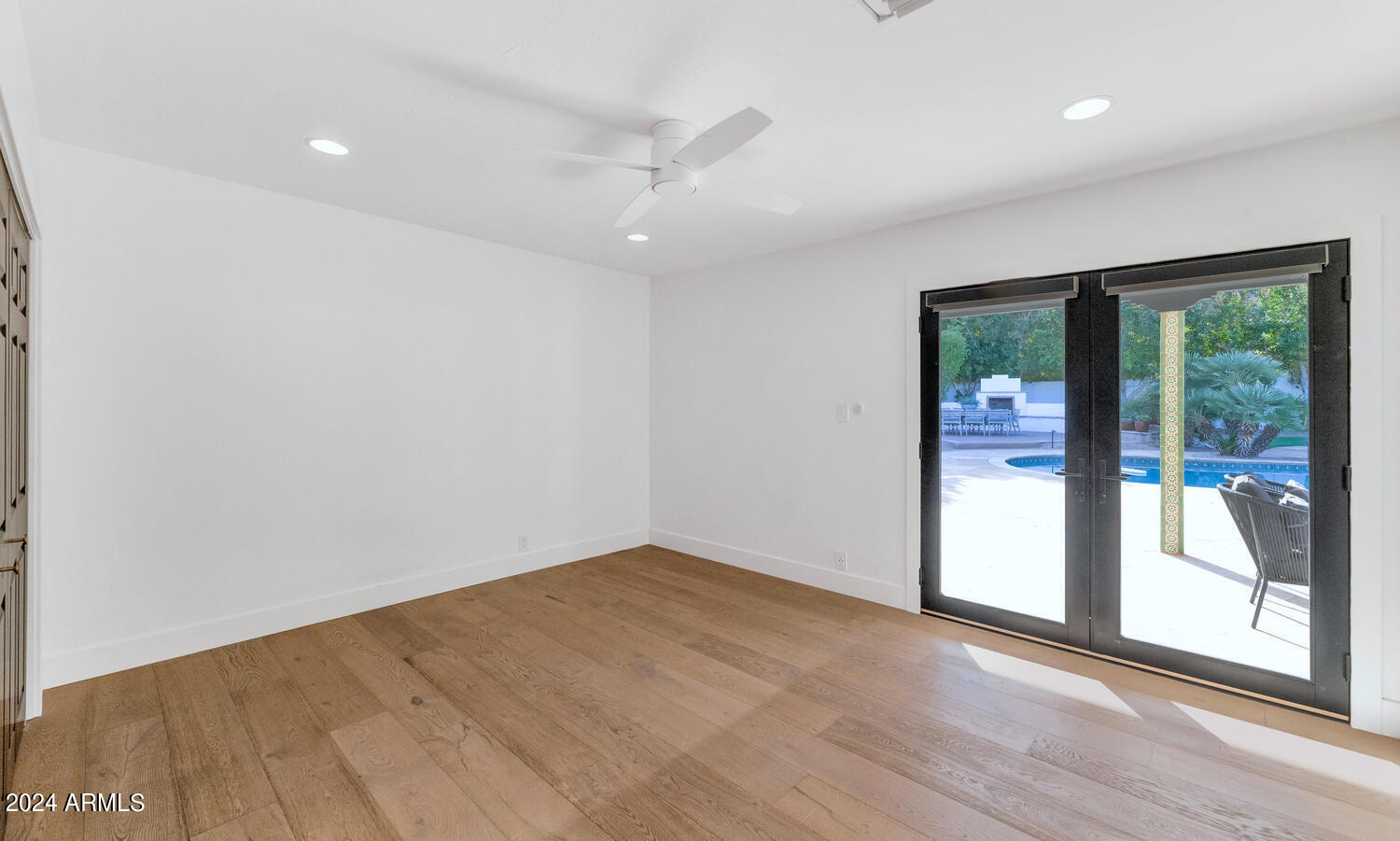 5409 E MCDONALD Drive