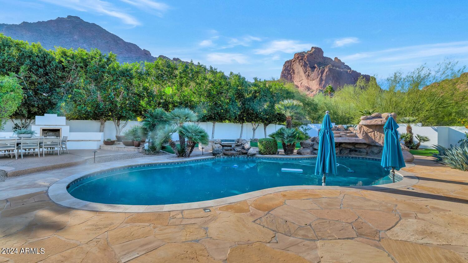 5409 E MCDONALD Drive