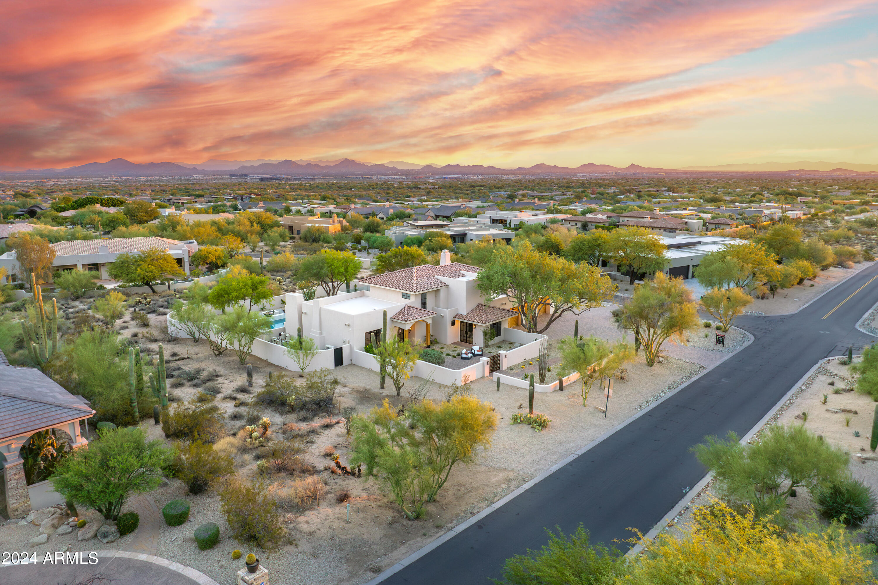 9015 E LOS GATOS Drive