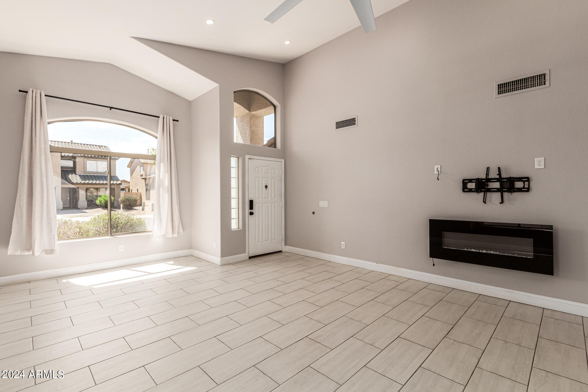 2434 W RUNNING DEER Trail