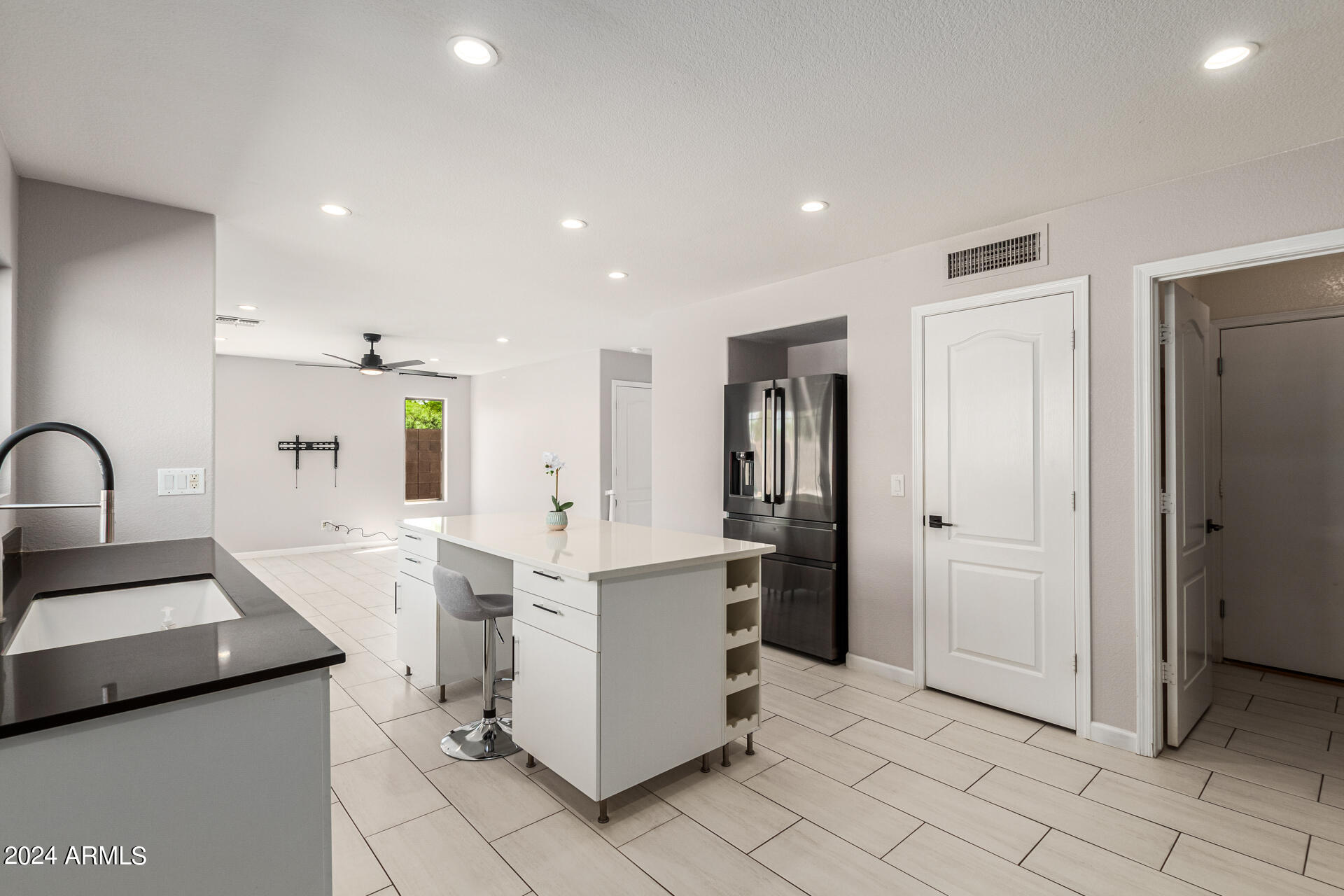 2434 W RUNNING DEER Trail