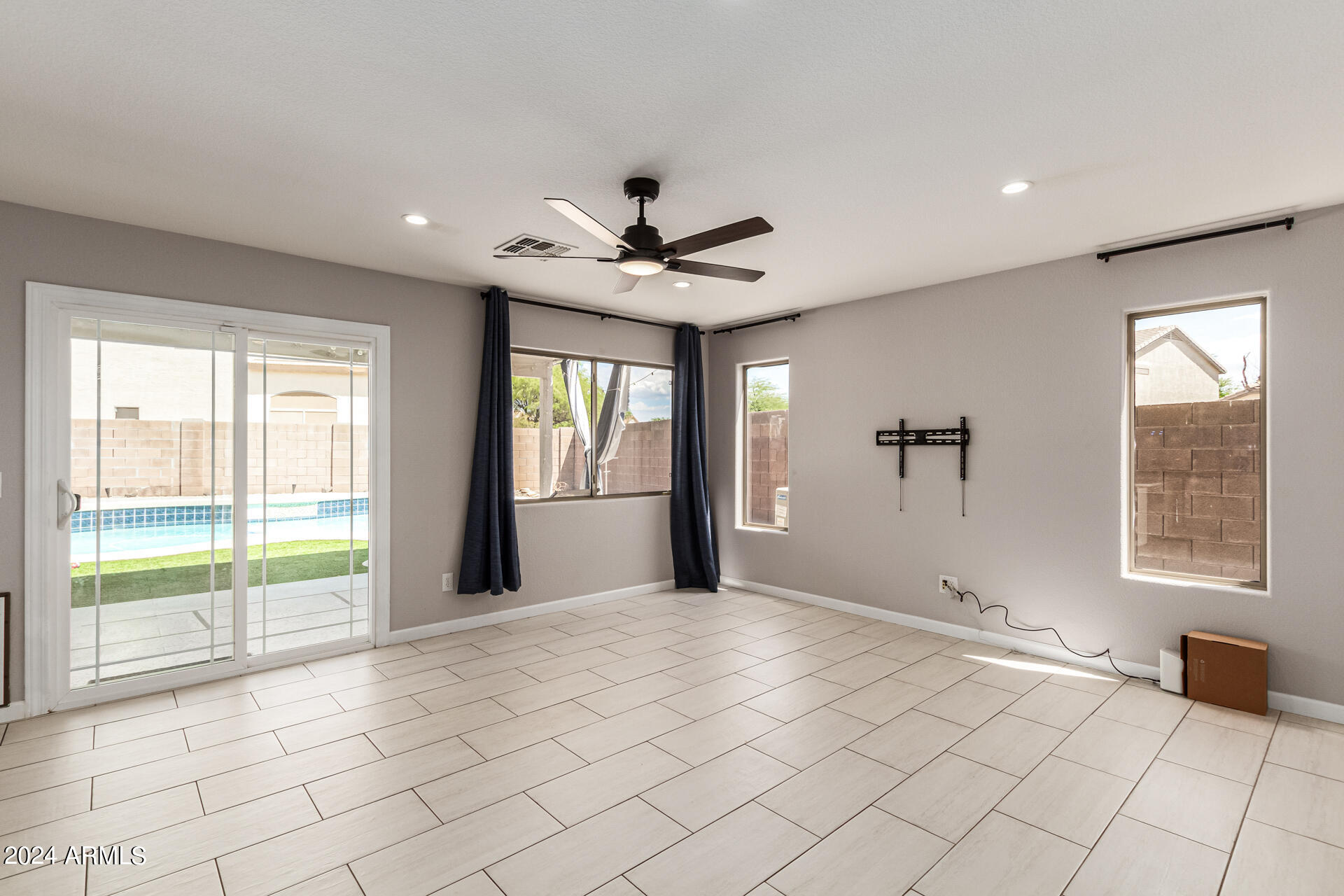 2434 W RUNNING DEER Trail