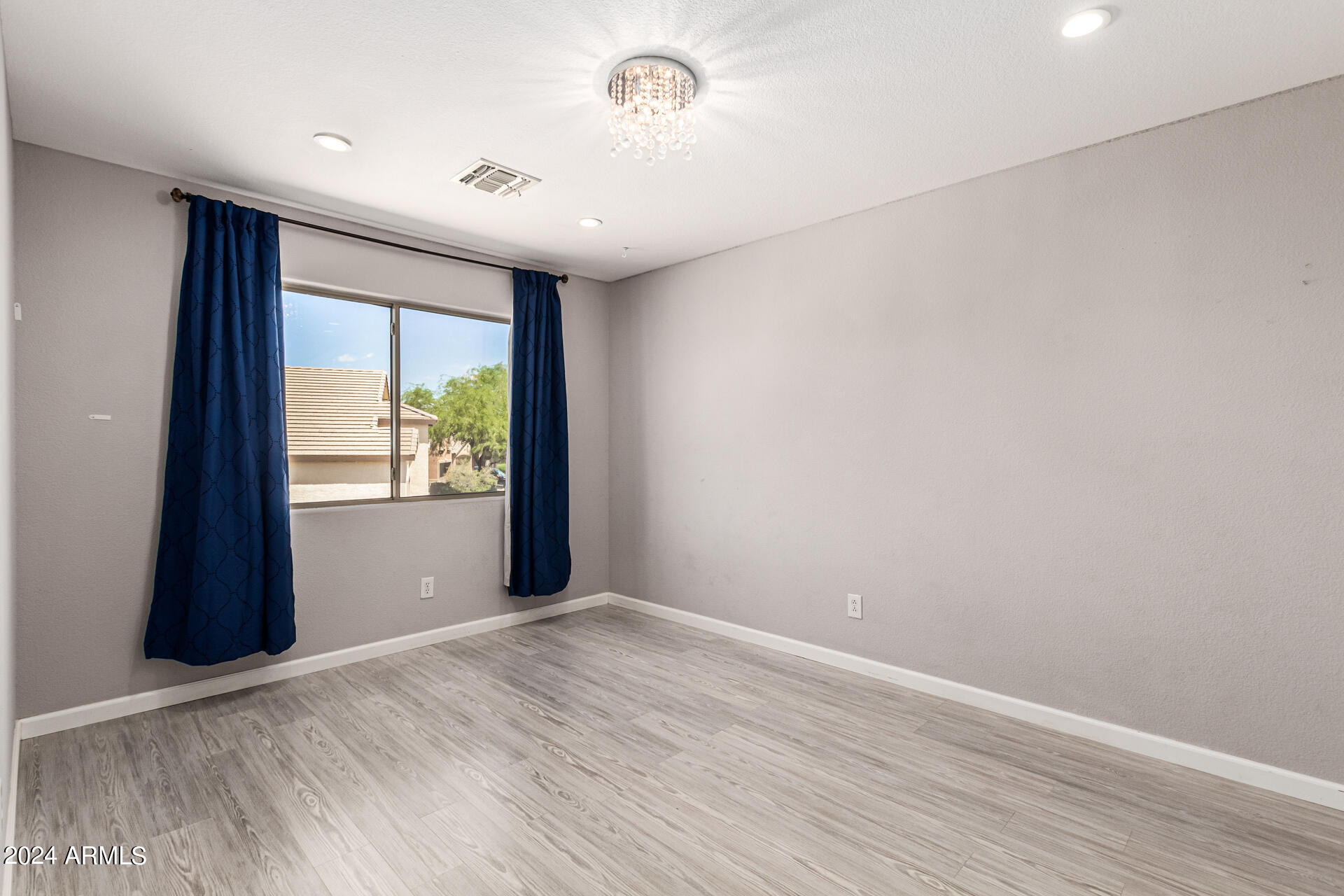 2434 W RUNNING DEER Trail