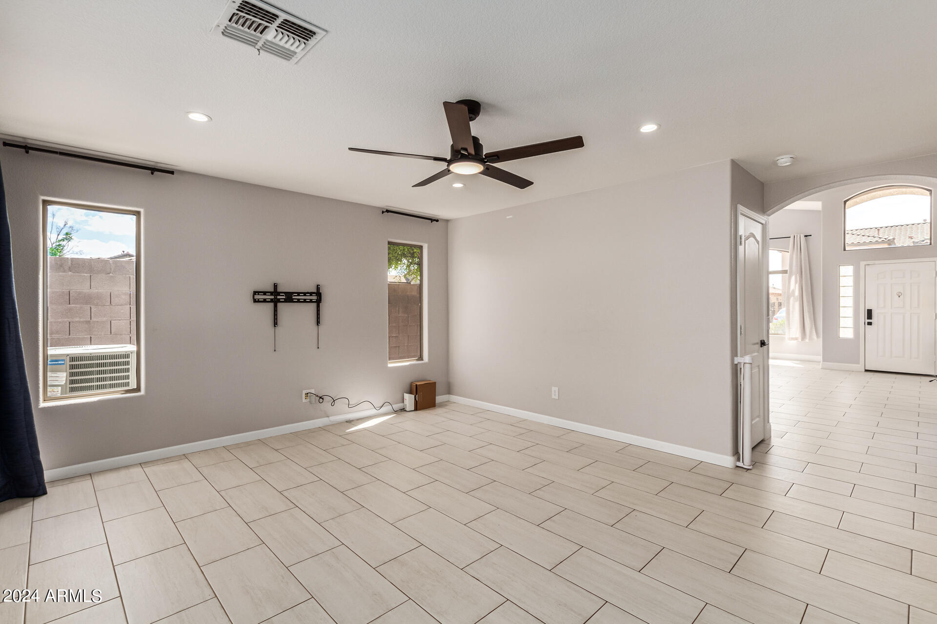 2434 W RUNNING DEER Trail