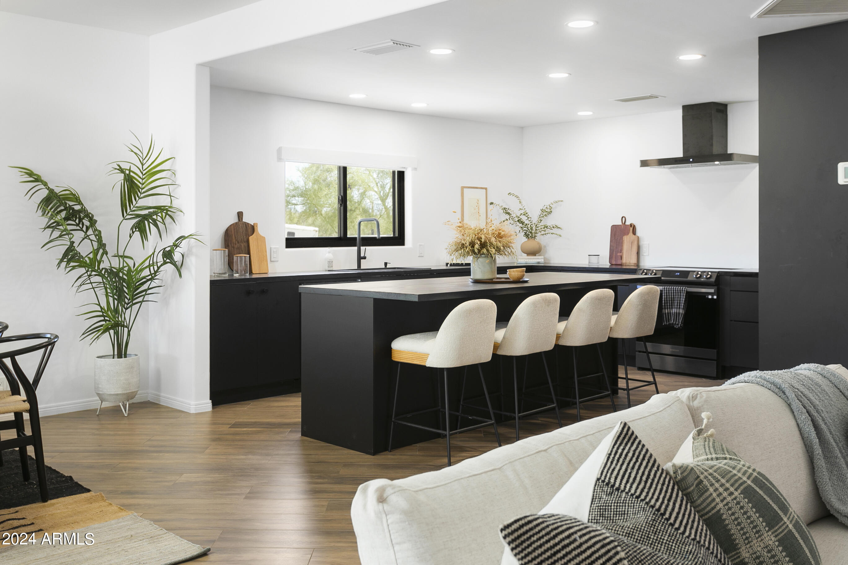 6040 E MORNING VISTA Lane