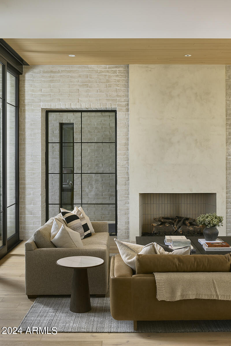 4723 E MARIPOSA Street