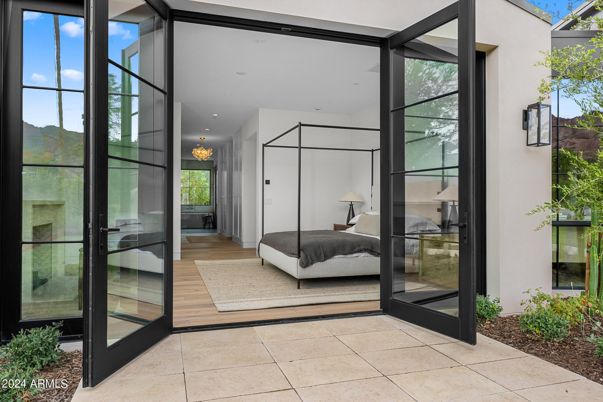 4723 E MARIPOSA Street