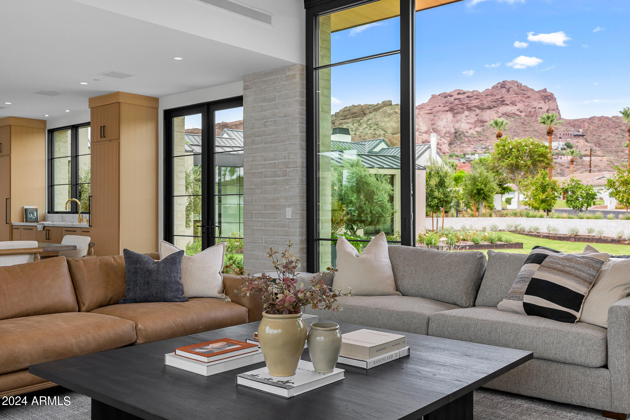 4723 E MARIPOSA Street