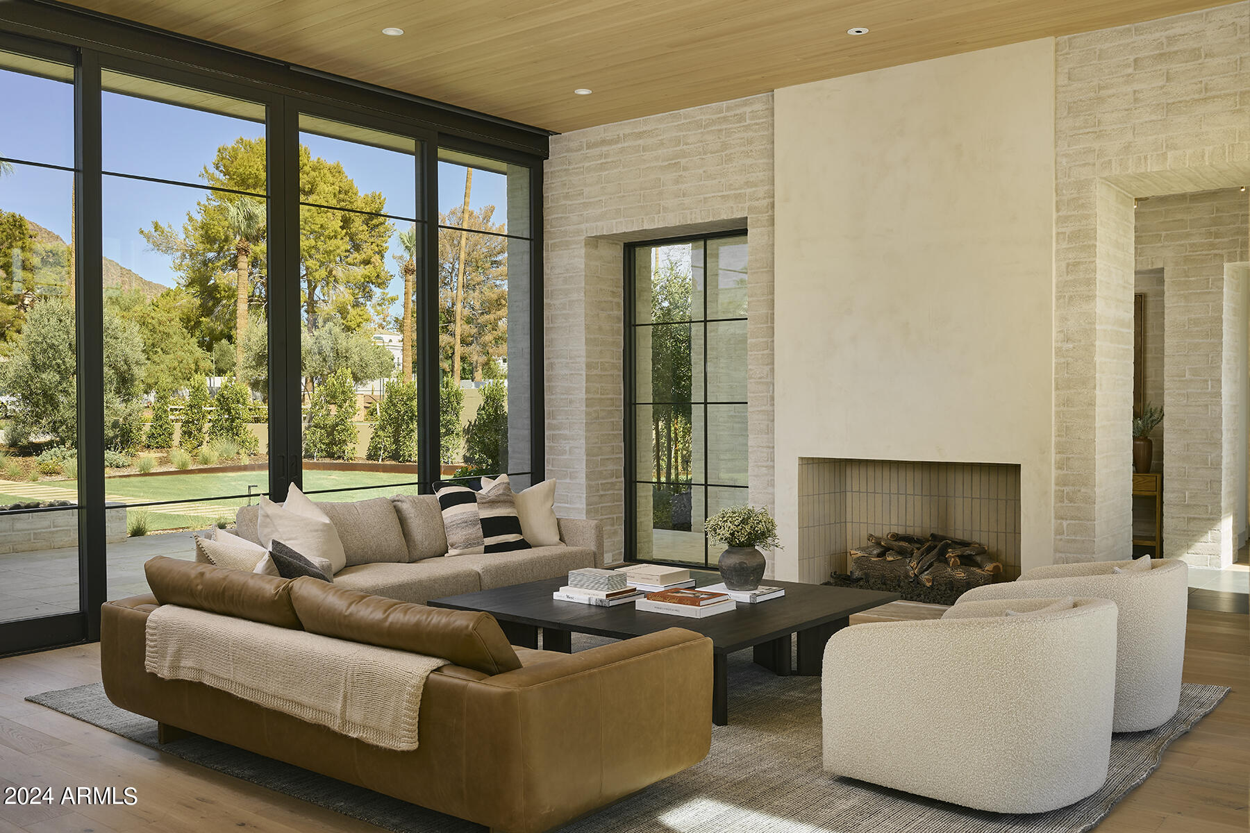 4723 E MARIPOSA Street