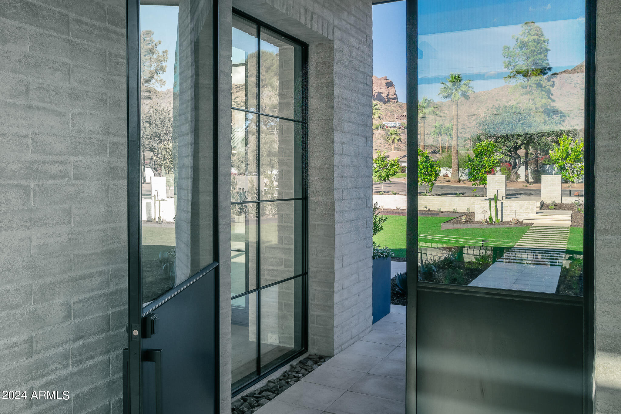 4723 E MARIPOSA Street