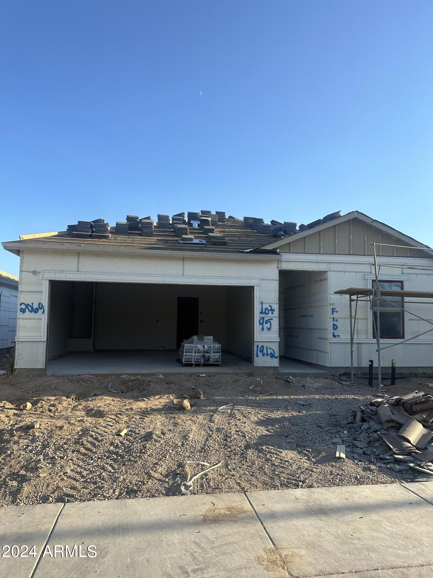 2069 E GRAZING MEADOW Lane