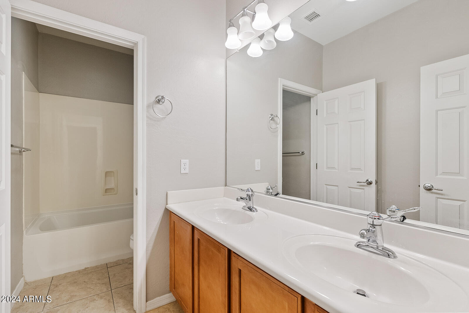 3419 N Spyglass Drive