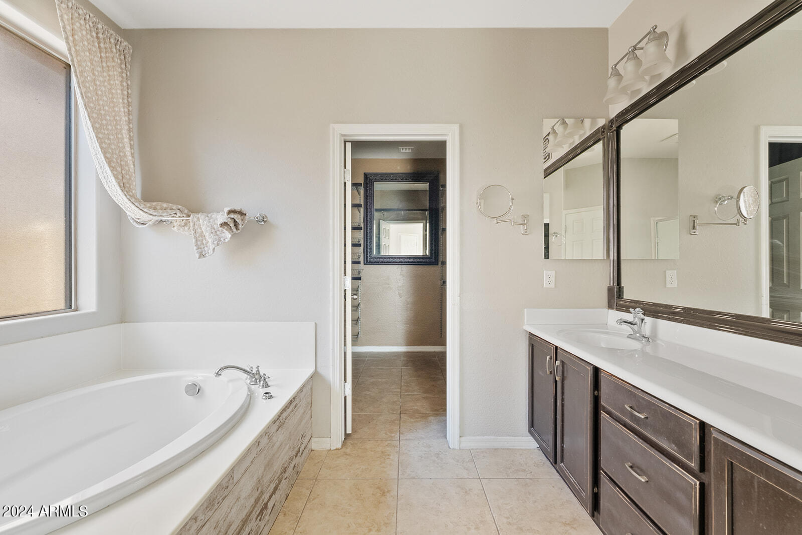 3419 N Spyglass Drive