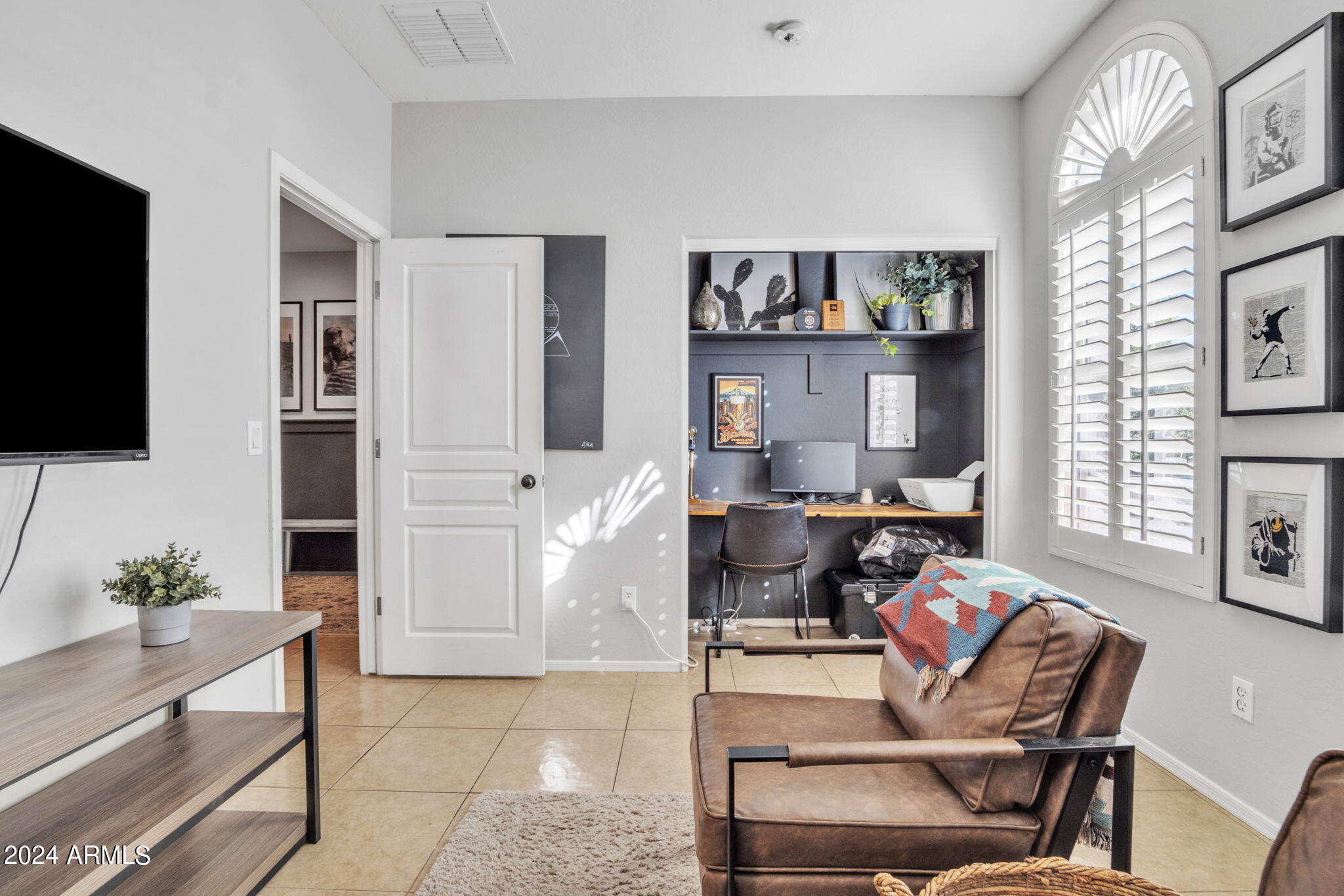 4152 E Woodside Court