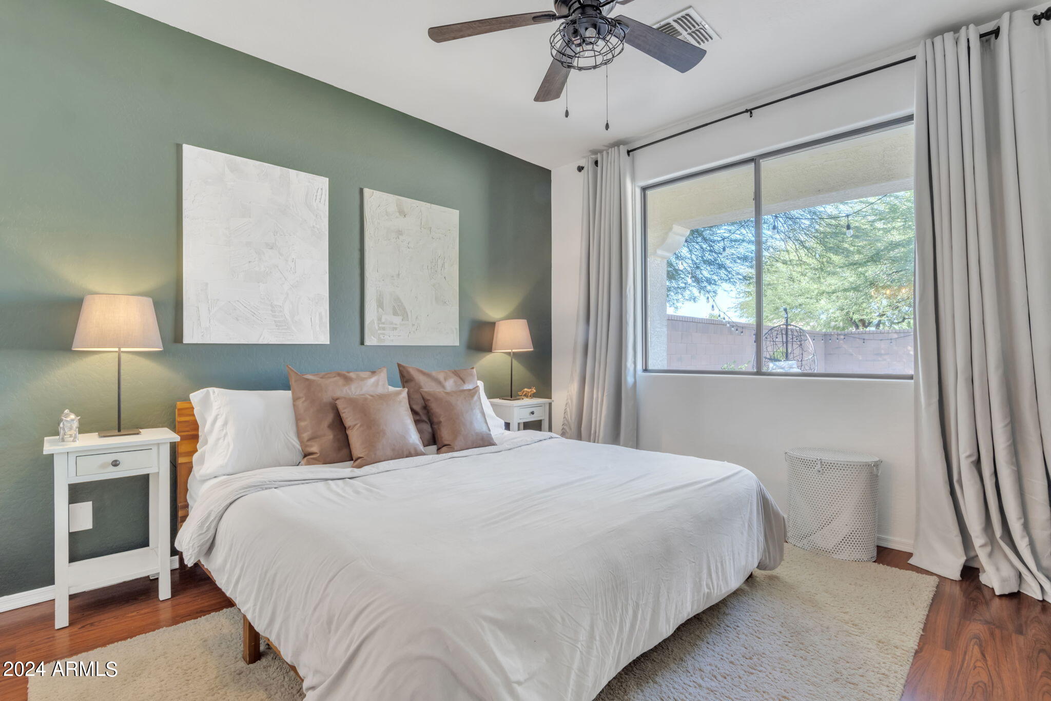 4152 E Woodside Court