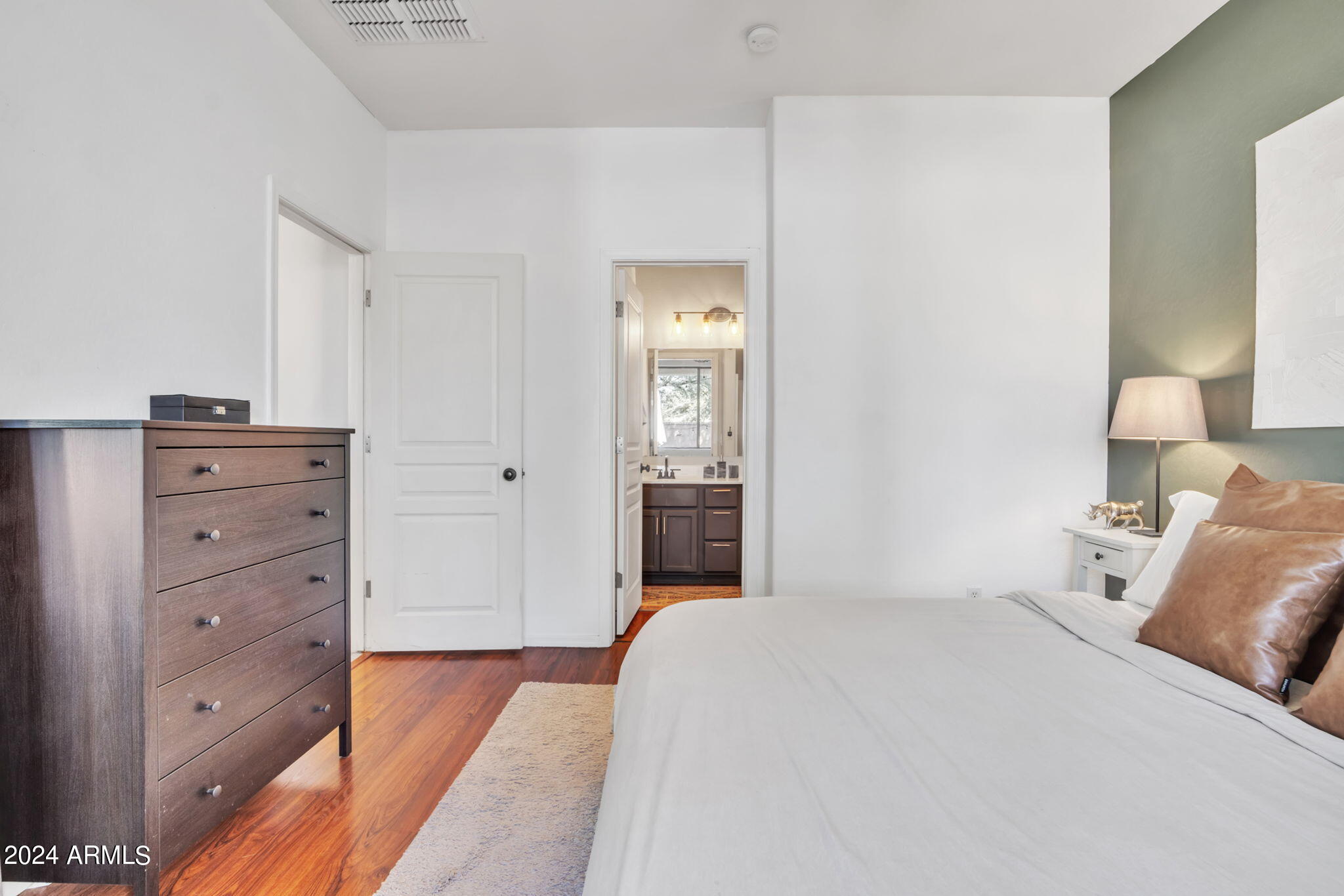 4152 E Woodside Court