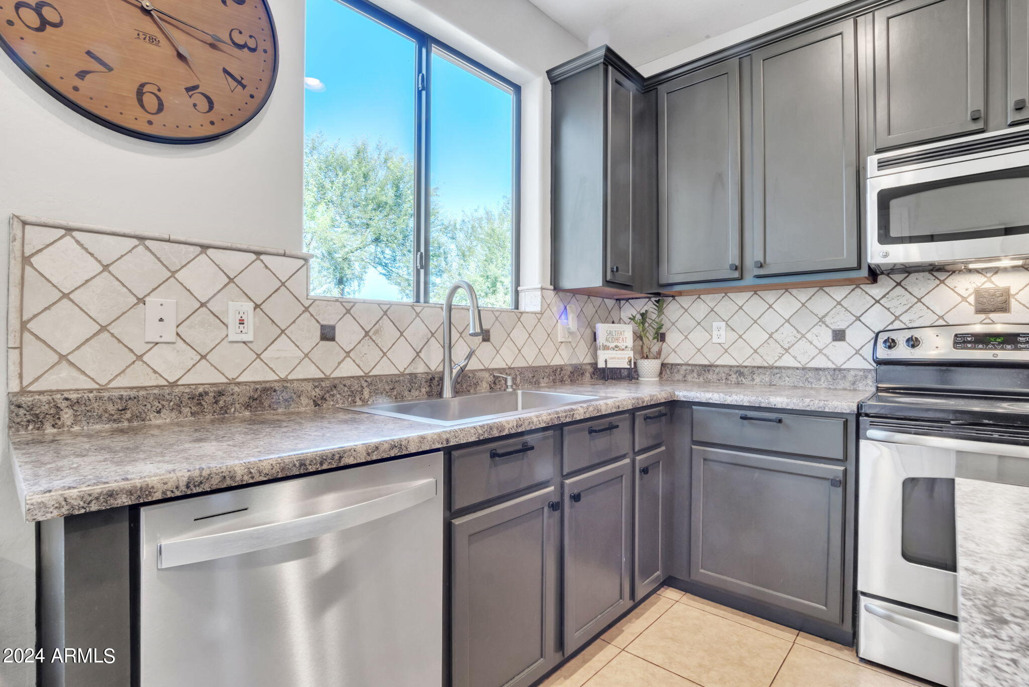 4152 E Woodside Court