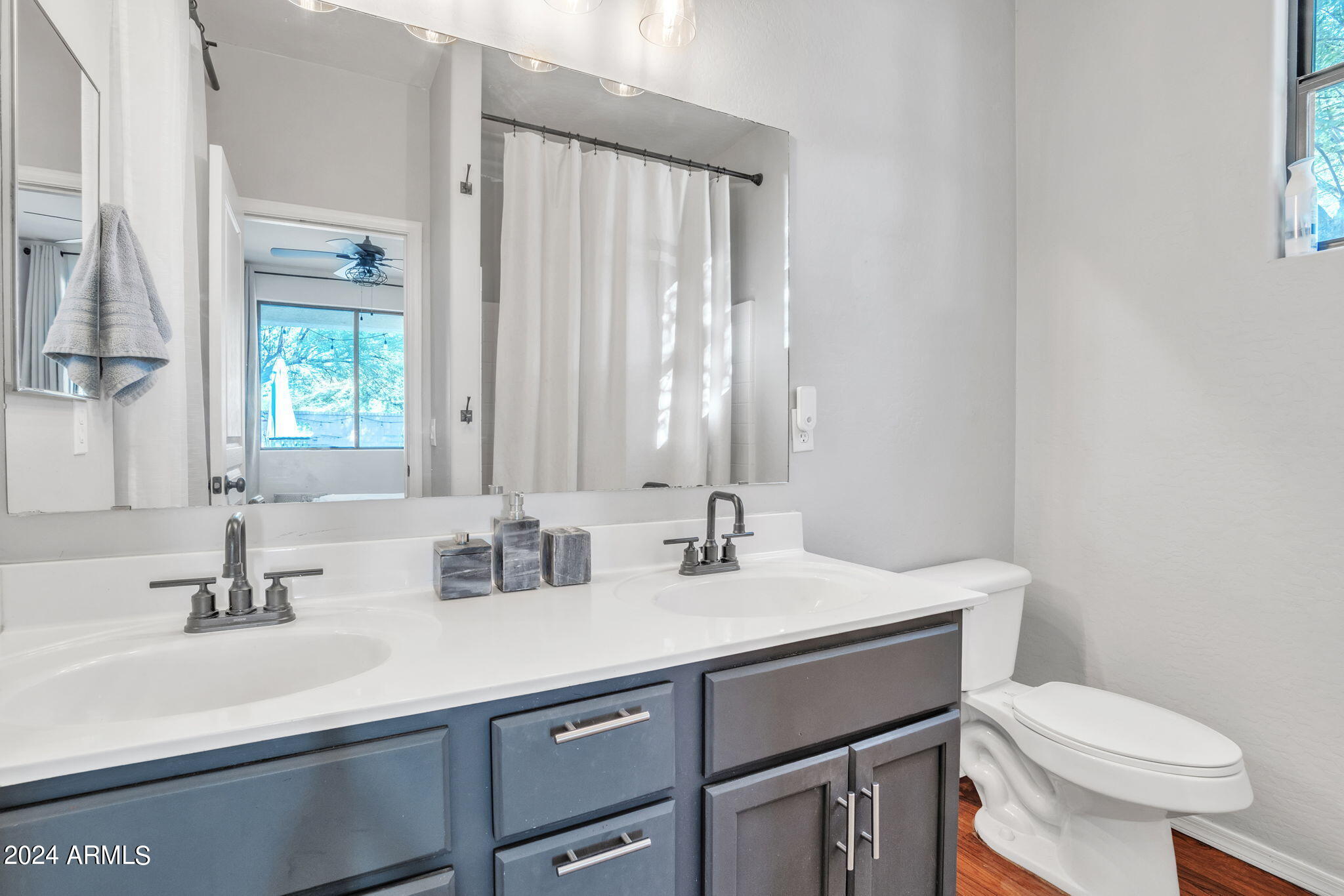 4152 E Woodside Court