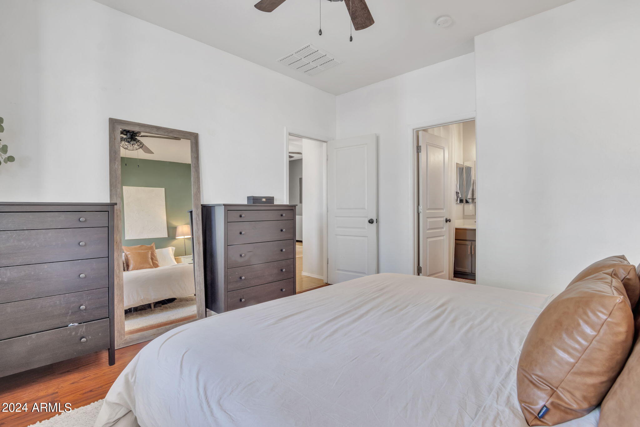 4152 E Woodside Court