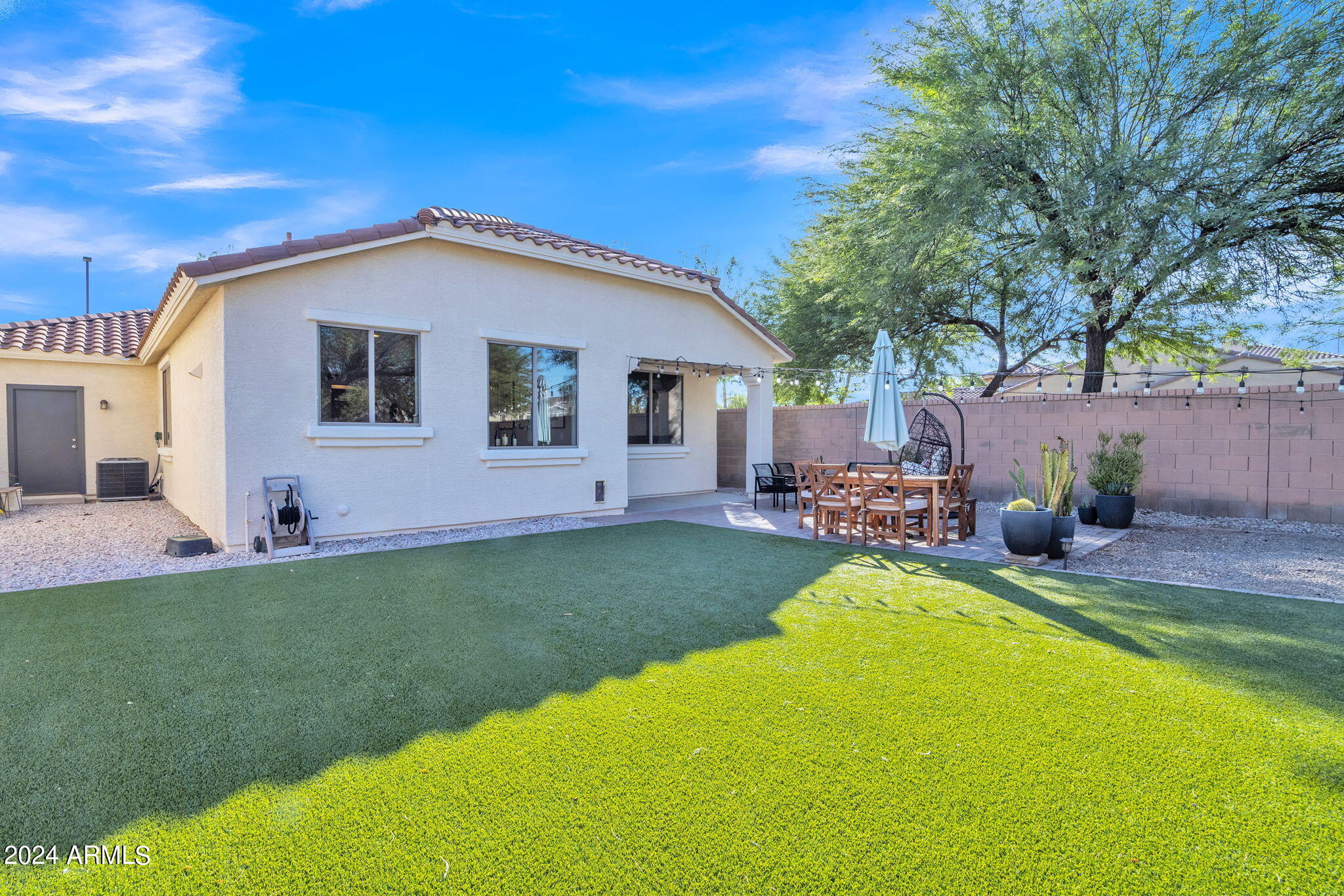 4152 E Woodside Court