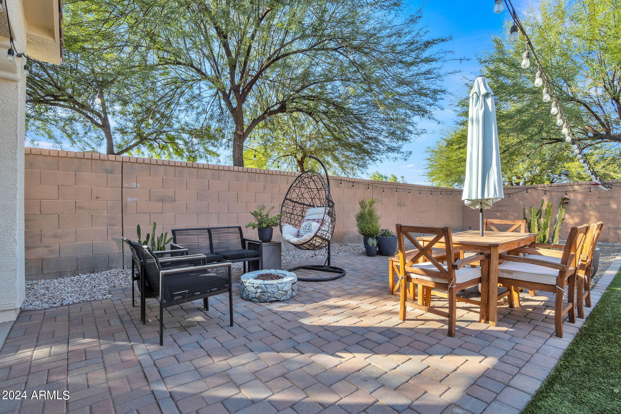 4152 E Woodside Court