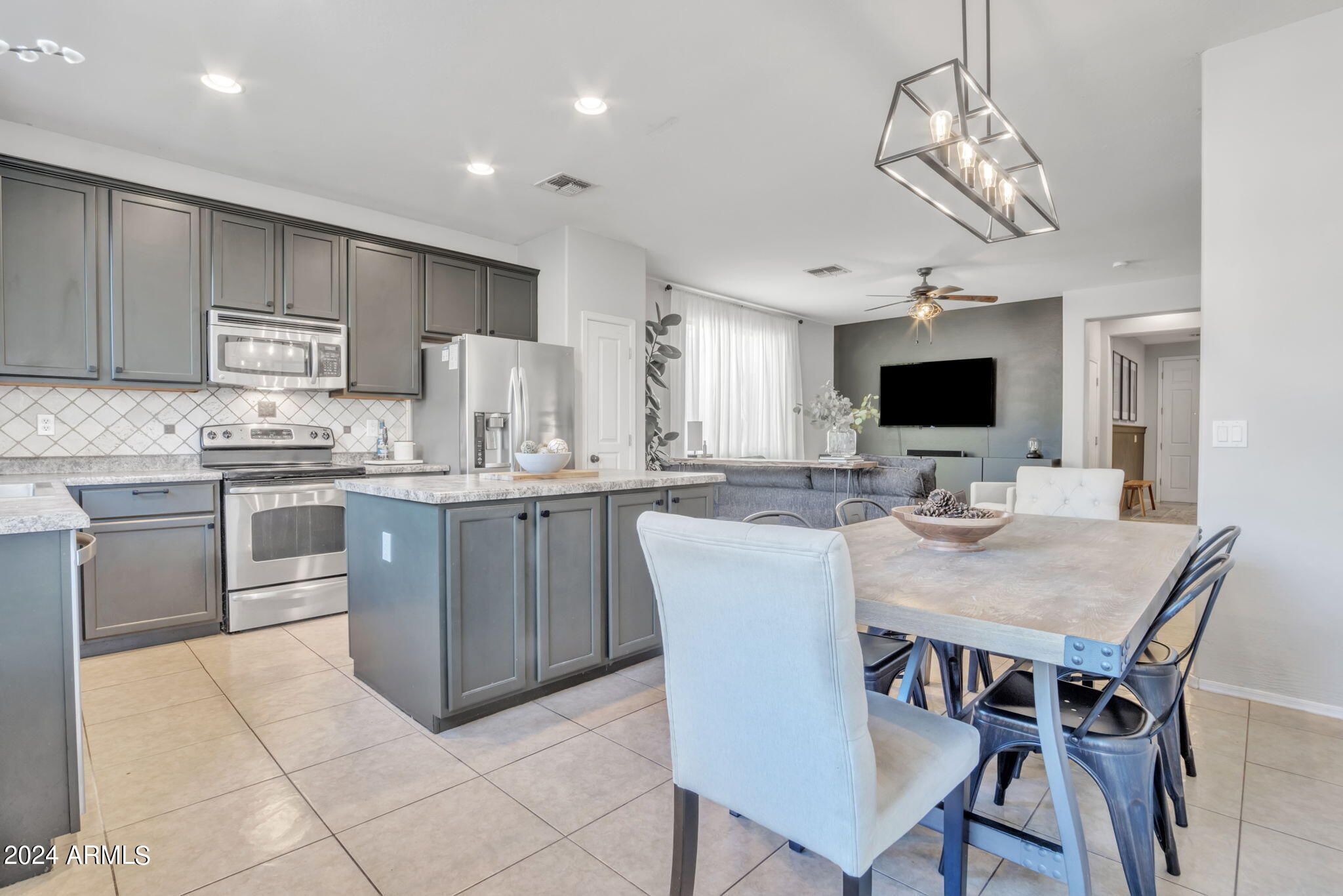 4152 E Woodside Court