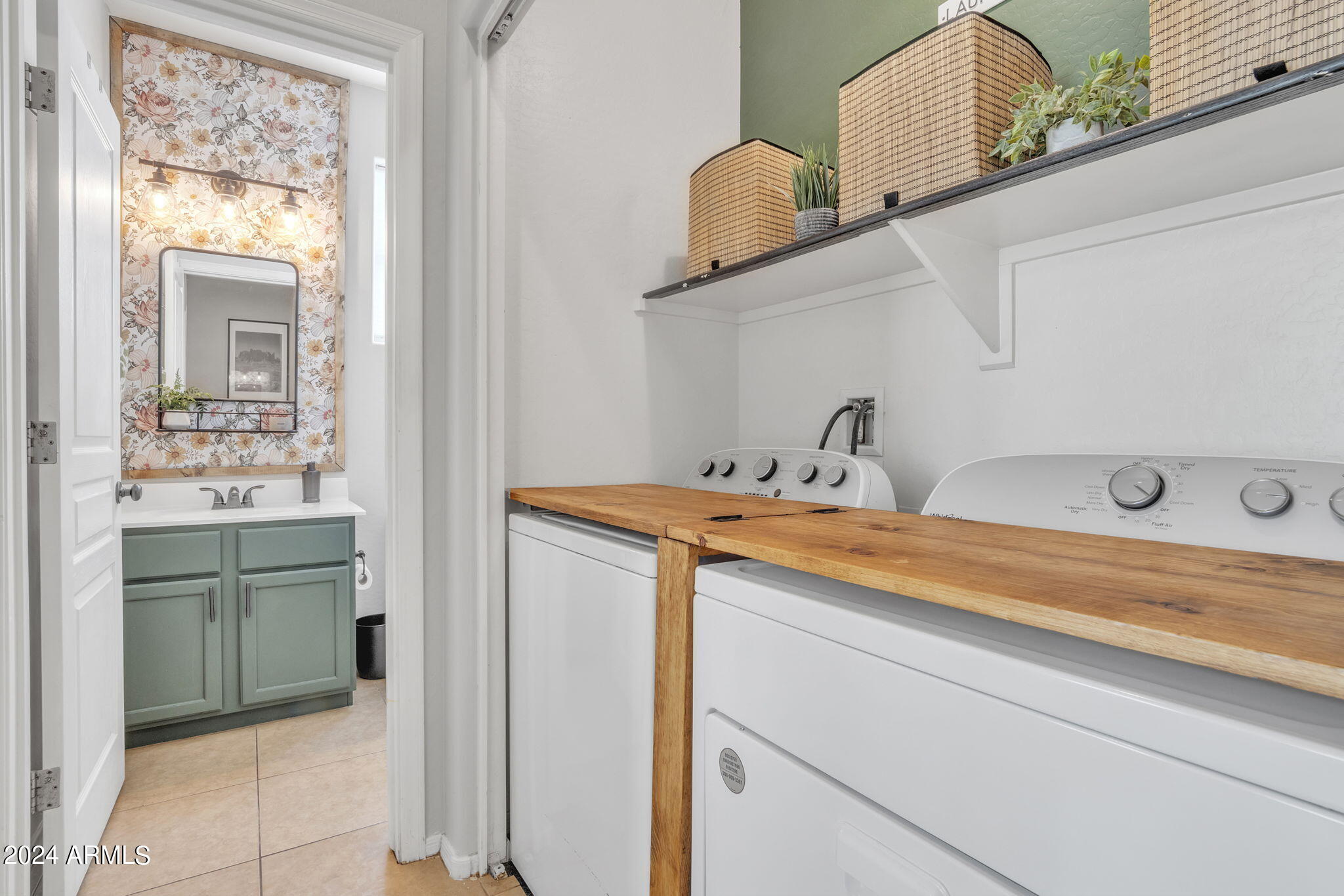 4152 E Woodside Court