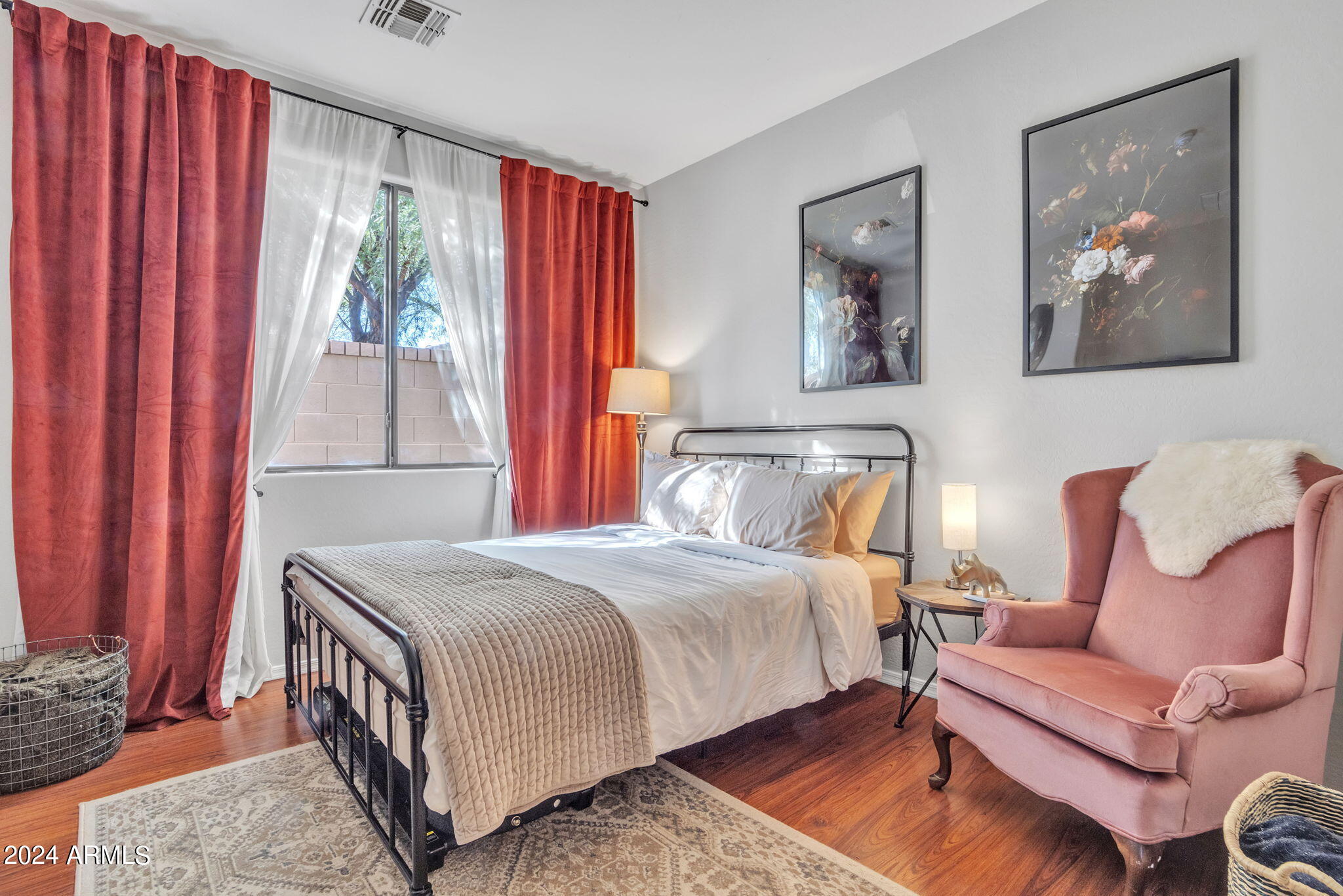 4152 E Woodside Court