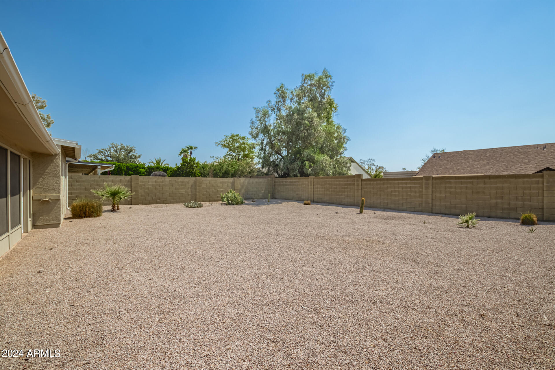 1213 E SEQUOIA Drive