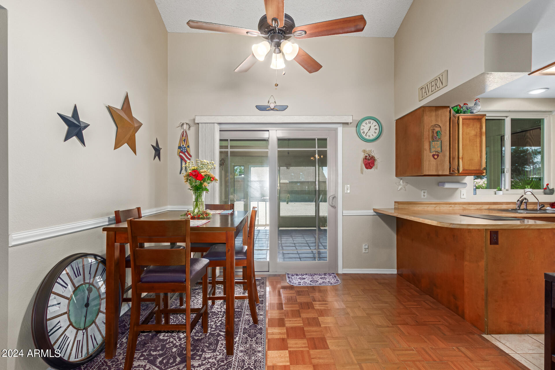 1213 E SEQUOIA Drive