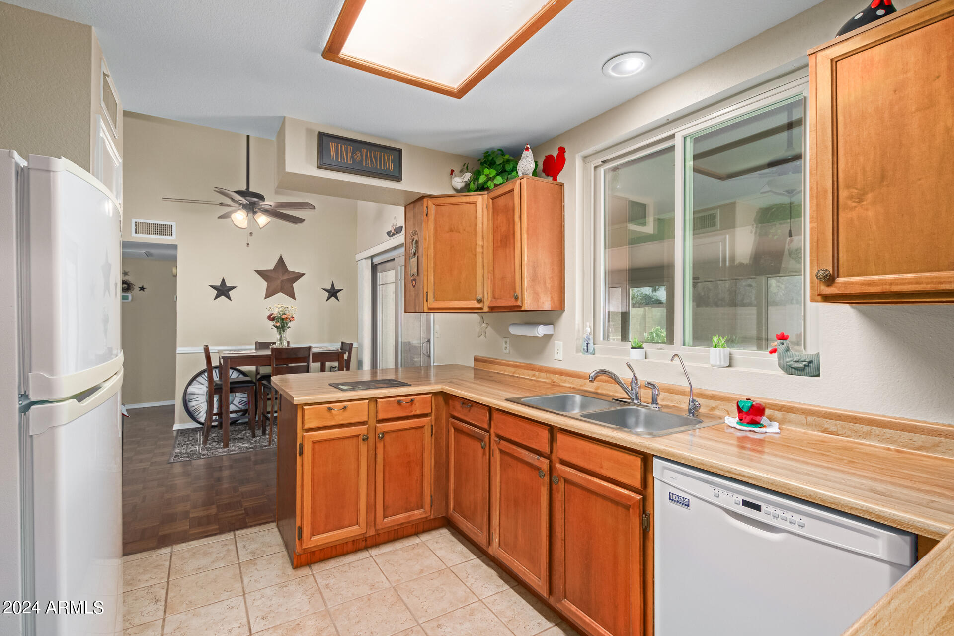 1213 E SEQUOIA Drive