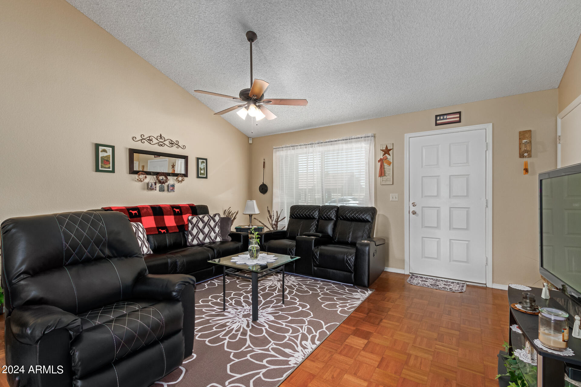 1213 E SEQUOIA Drive