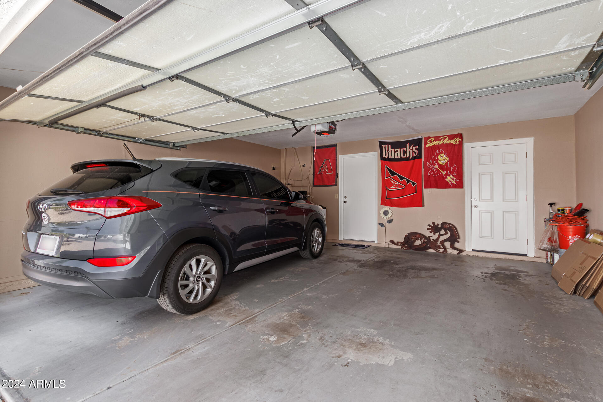 1213 E SEQUOIA Drive