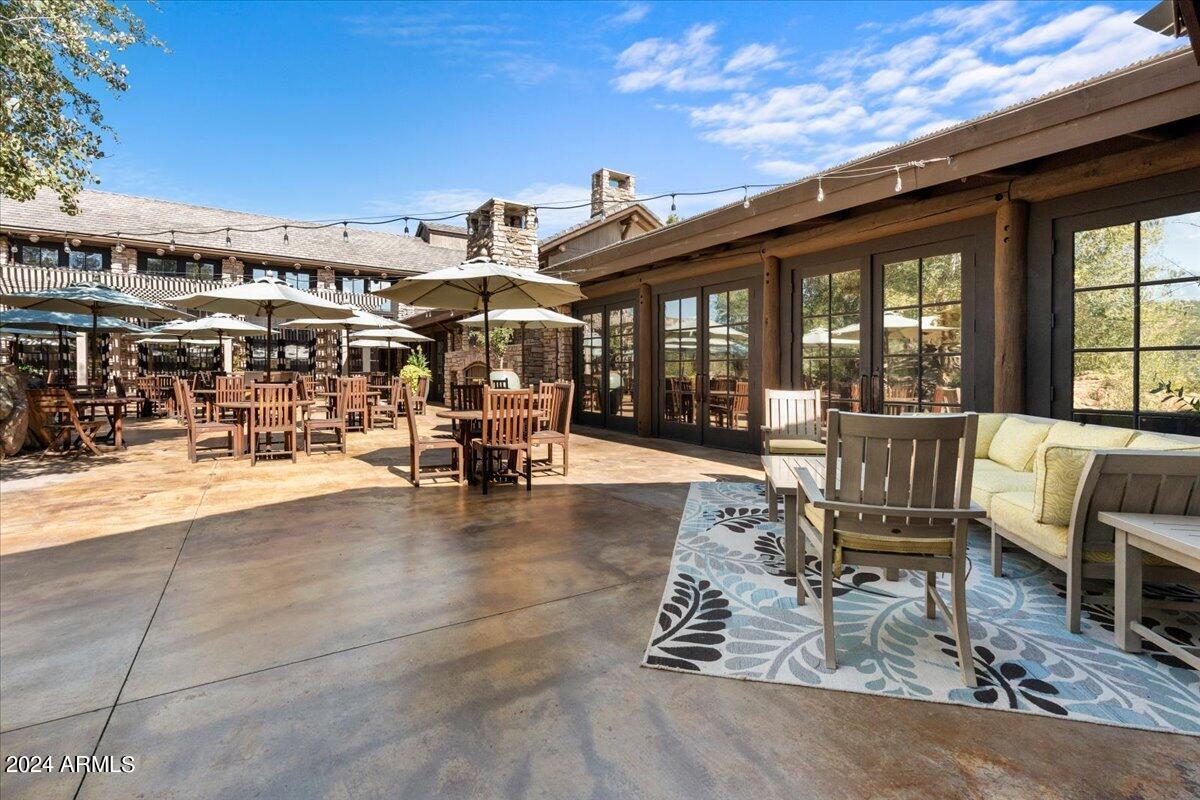 745 CROSSCREEK Drive