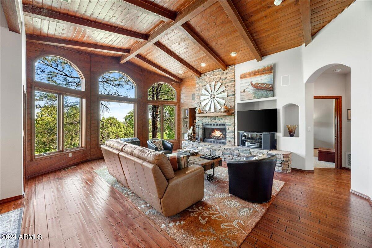 745 CROSSCREEK Drive