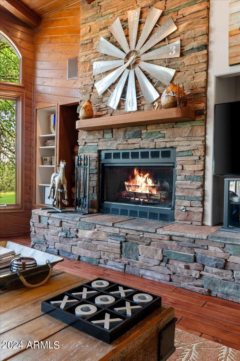 745 CROSSCREEK Drive