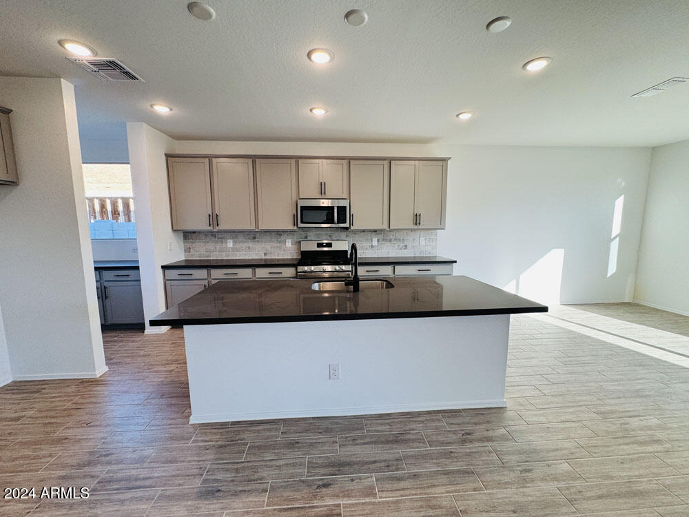 47287 W PECAN WOODS --