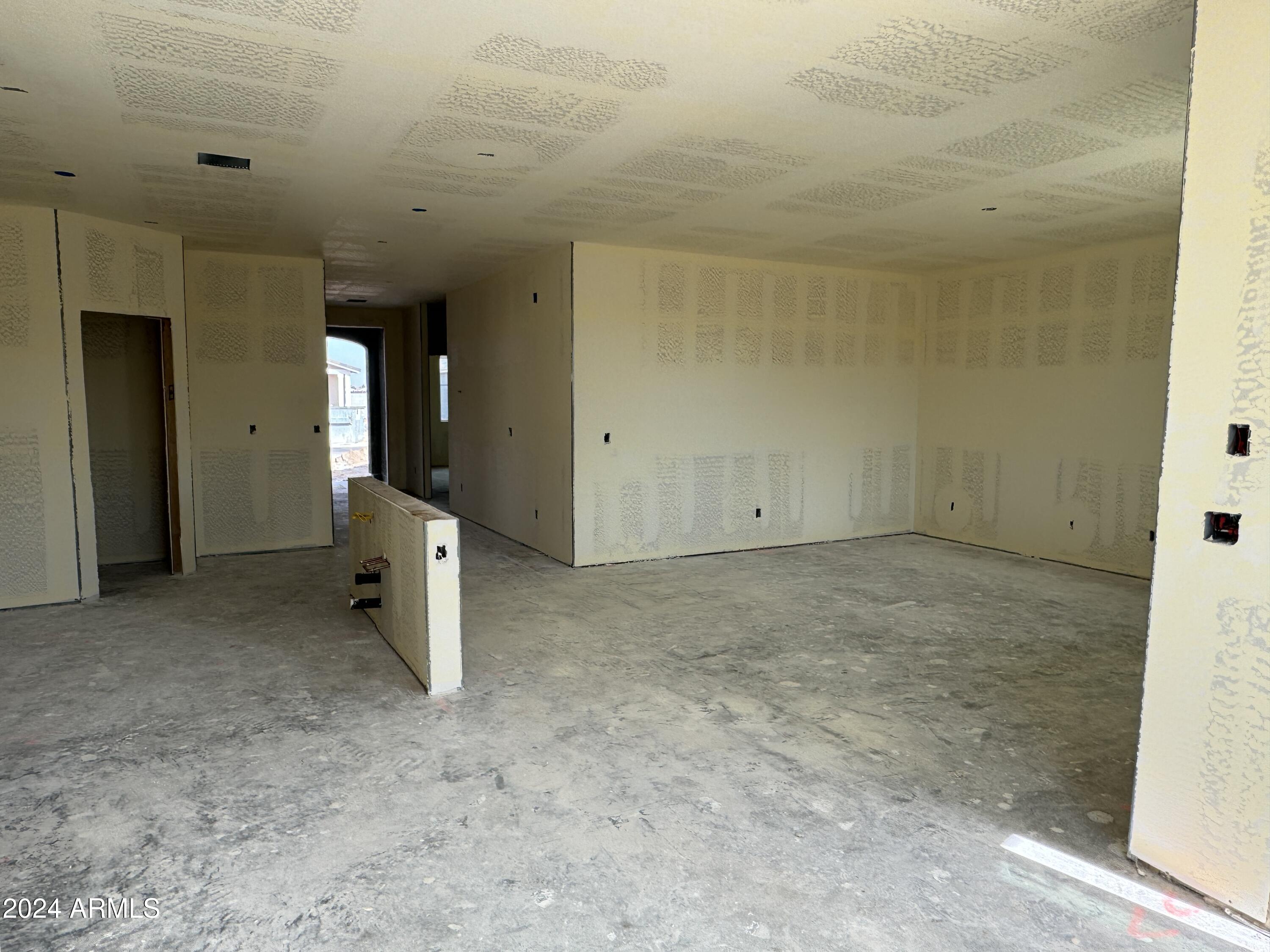 5539 W MCNEIL Street