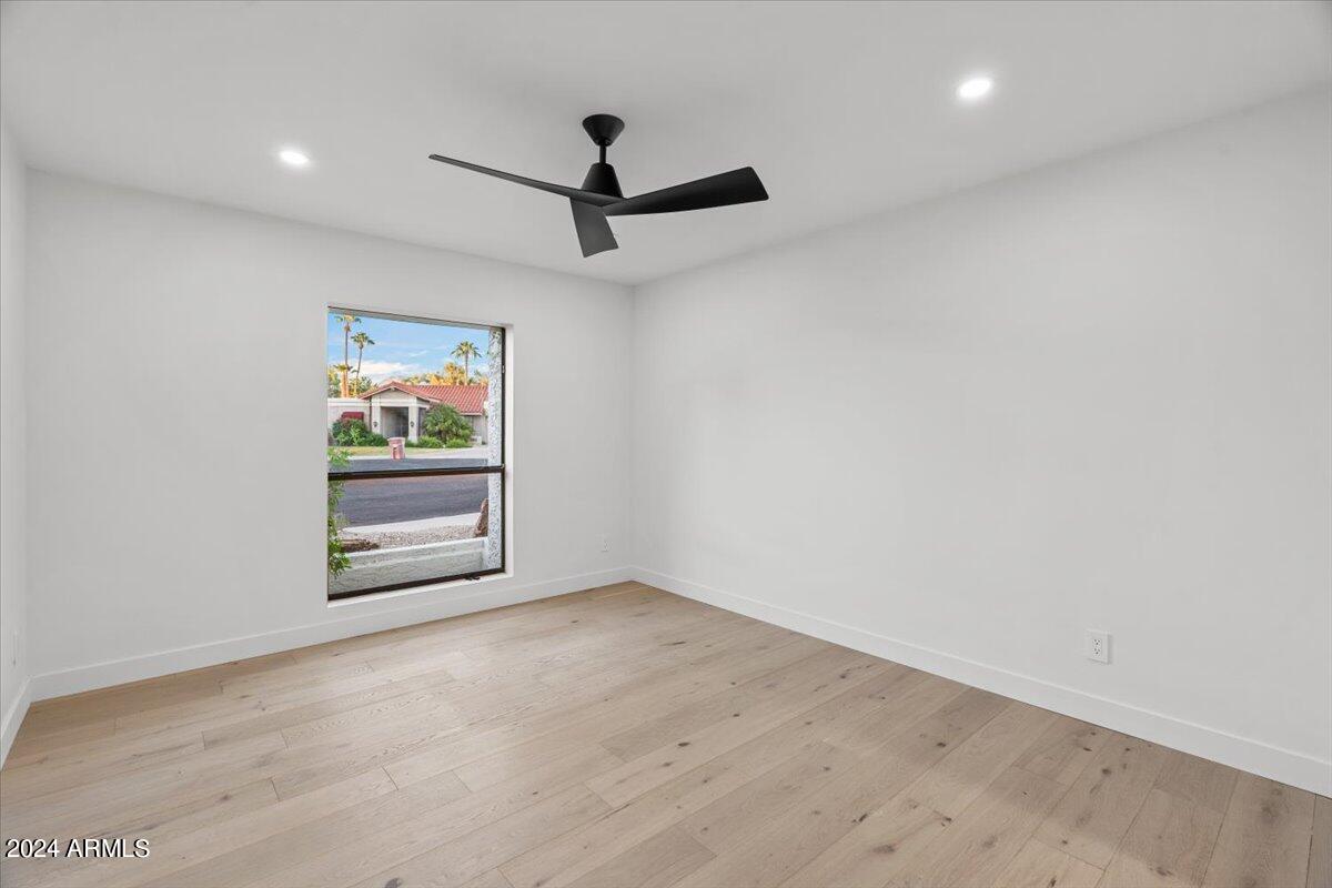 10043 N 106TH Place
